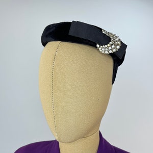 Vintage 1950s Black Velvet Hat with Rhinestone Brooch and Flat Grosgrain Bow