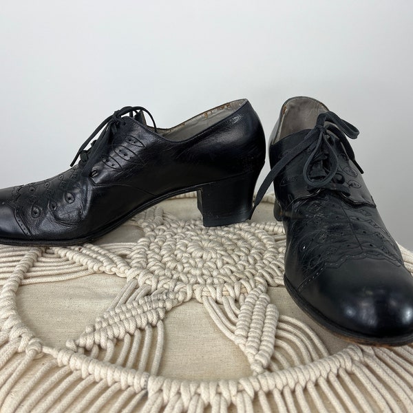 Vintage 1930s Black Perforated Leather Oxford Cap Toe Heels Size 10A.  1930s Practical Black Leather Shoes, Great Vintage Size