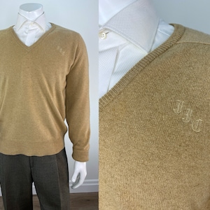 Vintage Herren Kaschmir V-Neck Pullover mit &quot;&quot;JJC&quot;&quot; Monogramm von Kintype.&quot;