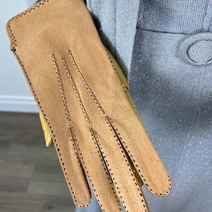 Vintage 1950s Tan Leather Driving Gloves with Brown Contrast Stitching, Size 7