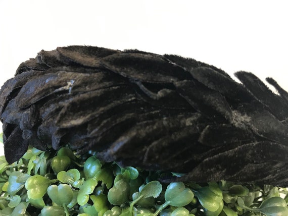 Vintage 1940s/1950s Gorgeous Black Velvet 3D Leaf… - image 4