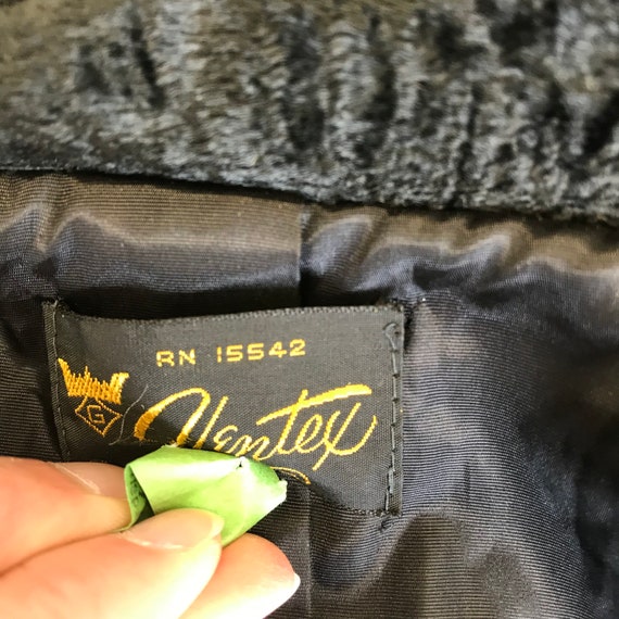 Vintage 1950s Black Textured Velvet Cropped Jacke… - image 7