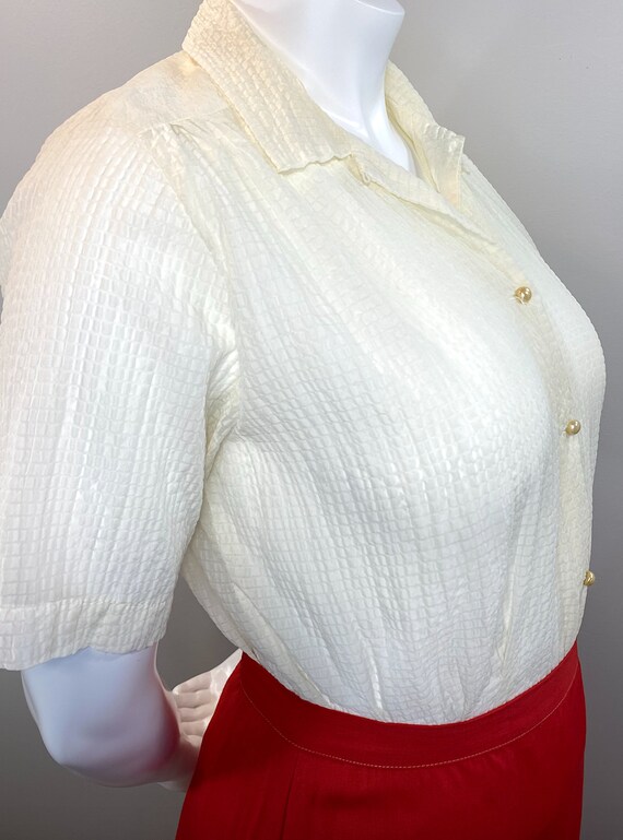 Vintage 1950s Ivory Textured Blouse with Pearl Bu… - image 5