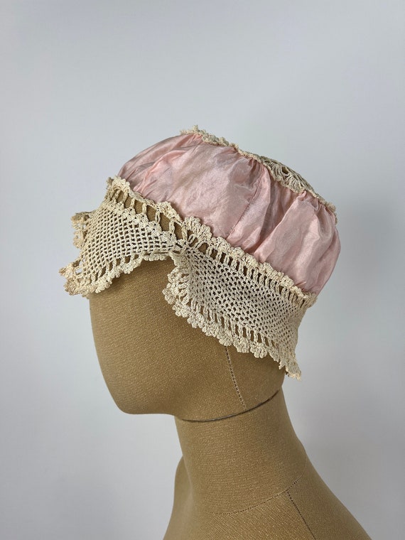 Vintage Early 20th Century Bed Cap of Pink Silk and Beige  display picture 3