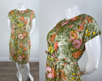Vintage 1960s Floral Print Dolman Sleeve Dress with Matching Belt.  Great Vintage Size