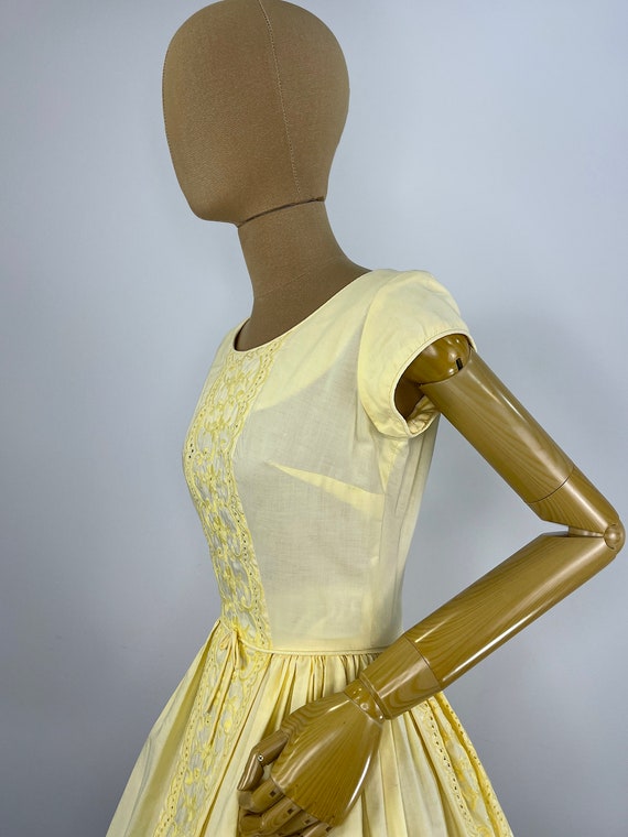 Vintage 1950s Yellow Cotton Dress with a Full Ski… - image 5