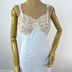 Vintage 1960s Ice Blue Slip with Beige Lace Cups and Hem by Wonder Maid Molded Magic, Size 36, Great Vintage Size