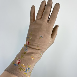 Vintage 1950s Taupe Suede Gloves with Floral Embroidery, Size 7