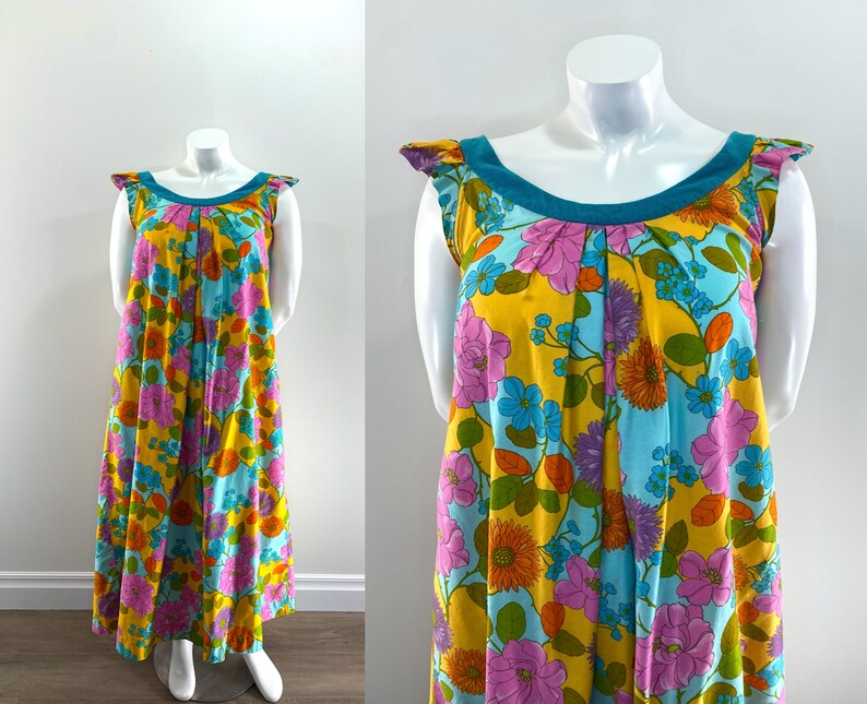 Shops Vintage 1970s Bold Floral Print Muumuu from Honolulu, Teal Velvet Trim and Inverted Pleat, Pockets, Great Vintage Size