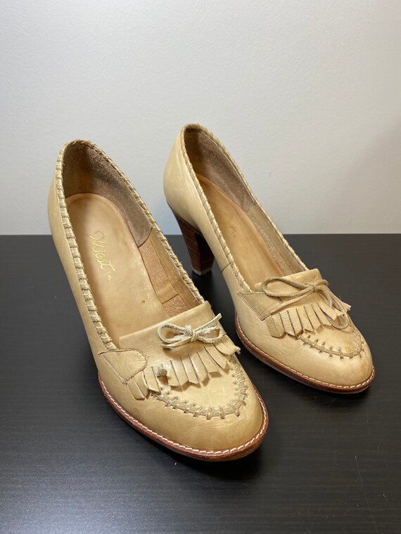 Vintage 1970s 9 West Tan Leather Fringe Loafers w… - image 4