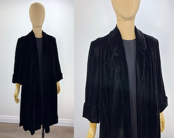Vintage 1930s Black Silk Velvet Opera Clutch Coat.  Dove Grey Silk Lining and Pockets  Great Vintage Size!