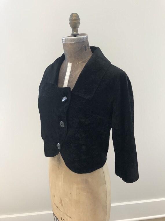 Vintage 1950s Black Textured Velvet Cropped Jacke… - image 3