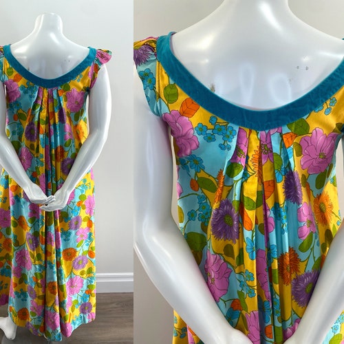 Shops Vintage 1970s Bold Floral Print Muumuu from Honolulu, Teal Velvet Trim and Inverted Pleat, Pockets, Great Vintage Size