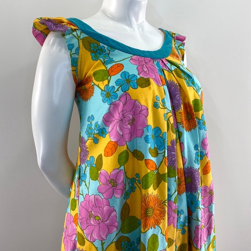 Shops Vintage 1970s Bold Floral Print Muumuu from Honolulu, Teal Velvet Trim and Inverted Pleat, Pockets, Great Vintage Size