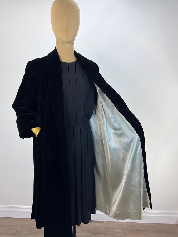 Vintage 1930s Black Silk Velvet Opera Clutch Coat… - image 7