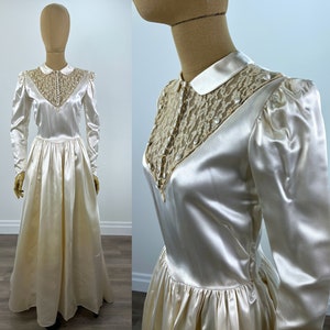 Vintage 1948 Handarbeit Ivory Satin Brautkleid. Spitzenpasse, bezogene Knöpfe, Peter-Pan-Kragen und geraffter Rock, mit Originalmuster