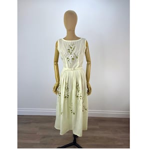 Vintage 1950s Pale Yellow Dress with Embroidered White Flowers by L&#39;Aiglon, Knife Pleated Skirt and Matching Belt