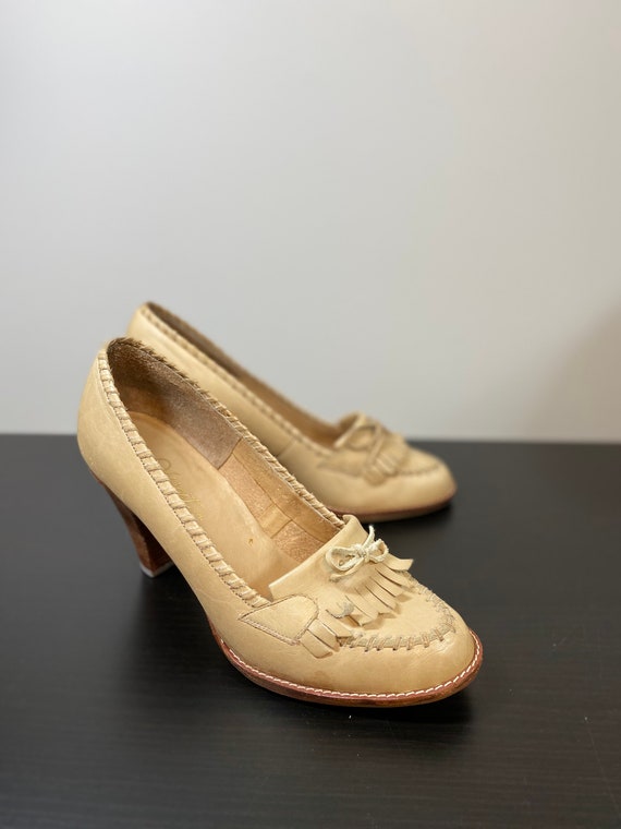 Vintage 1970s 9 West Tan Leather Fringe Loafers w… - image 2