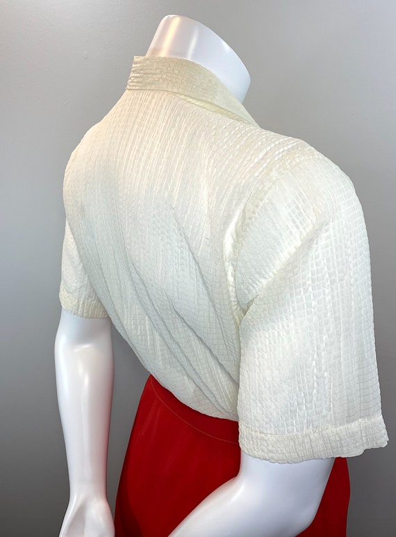 Vintage 1950s Ivory Textured Blouse with Pearl Bu… - image 6