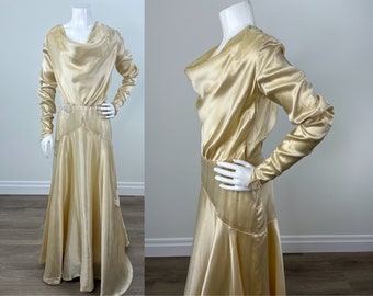 Vestido de novia vintage de los años 30, de satén de seda color vainilla francesa, con cuello drapeado y canesú de falda con forma, hecho a mano. Tallas pequeñas.