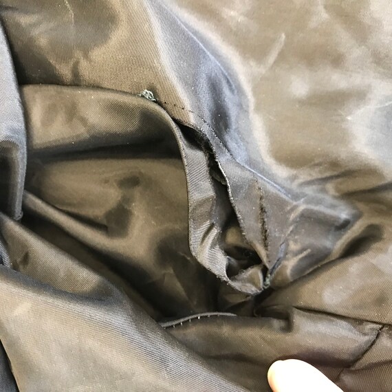 Vintage 1950s Black Textured Velvet Cropped Jacke… - image 10