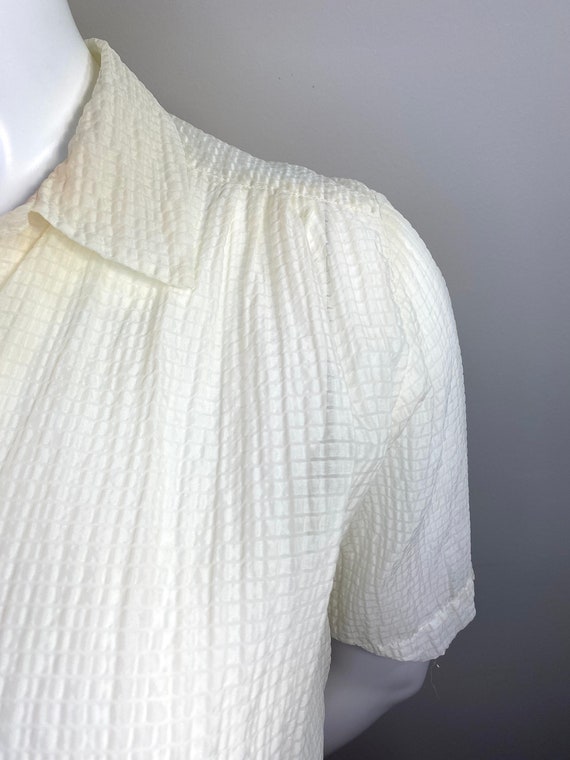 Vintage 1950s Ivory Textured Blouse with Pearl Bu… - image 8