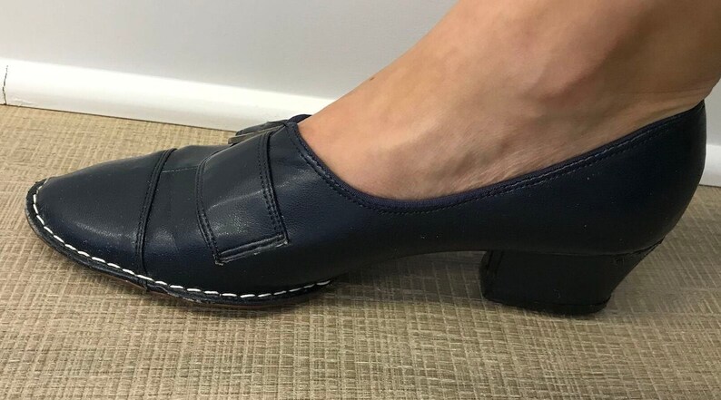 Vintage 1960s Easy Street Navy Blue Leather Shoes Size 75/8 image 9