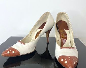 Vintage Late 1950s/Early 1960s Spectator Heels in Rusty Brown and Egg-Shell White by Life Stride Size 8 1/2 AAA