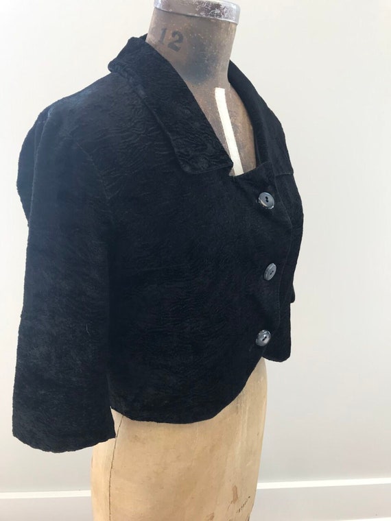 Vintage 1950s Black Textured Velvet Cropped Jacke… - image 2