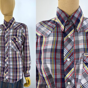 Vintage jaren 1970 blauw geruit Wrangler shirt in westerse stijl met met parel bedekte drukknopen.