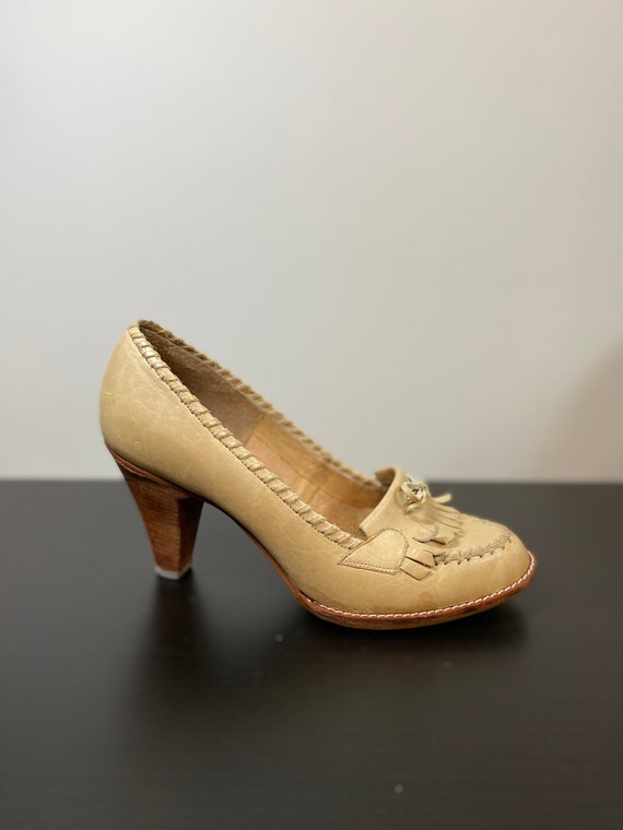 Vintage 1970s 9 West Tan Leather Fringe Loafers w… - image 1