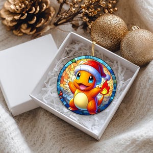 Personalisierte Weihnachtsornamente im Buntglas-Stil mit Pokémon-Motiven
