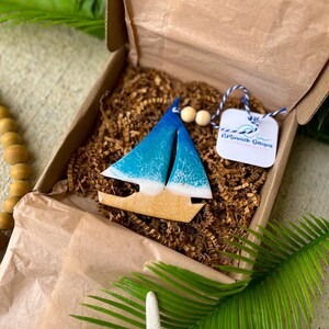 Sailboat Ocean Resin Ornament, Sailing Gift, Nautical Decor, Sailor Ornament, Ocean Wave Resin Art, Coastal Themed Gift imagem 10