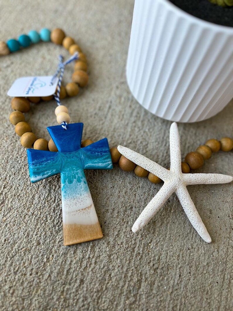 Beach Cross Christmas Ornament, Religious Ornament, Resin Ocean, Holiday Ornament, Baptism Gift, Confirmation Gift, afbeelding 7