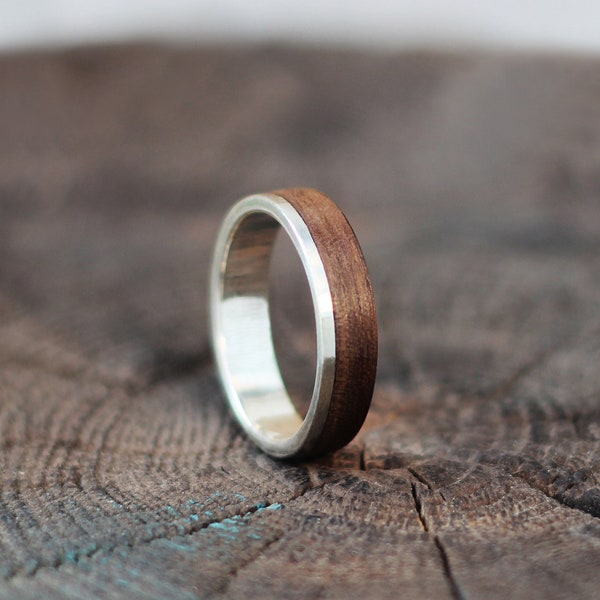 Bague en argent et bois, alliance en bois, bague en bois de noyer, bague en bois courbé faite à la main, bague en bois foncé