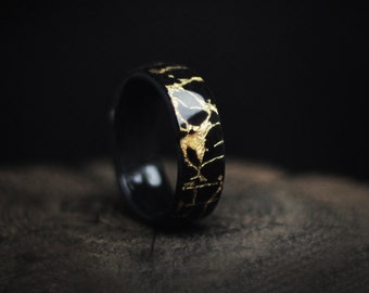 Anillo de madera de ébano y polvo de oro Kintsugi