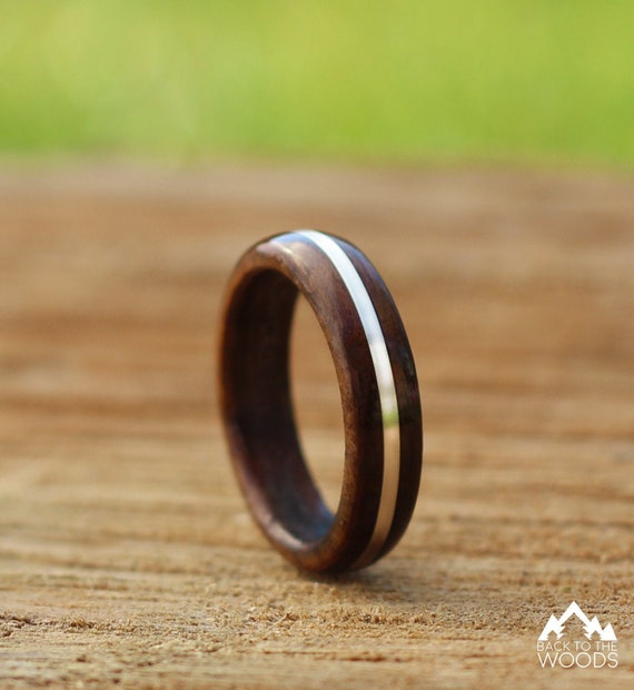 Bague en argent et bois, alliance en bois, bague en bois de noyer, bague  faite à la main, bague en bois foncé, bague en bois imperméable à l’eau