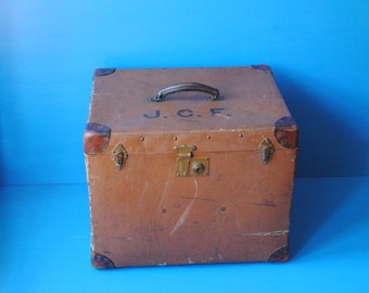 Vintage Warranted Flaxite Fibre campaign steamer campaign trunk with original labels, and leather trim bedroom blanket storage