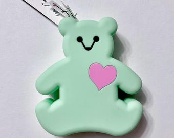 1 Estuche de silicona con forma de oso de menta de la Sra. Grossman. Producto oficial con licencia. Nuevo con etiqueta.
