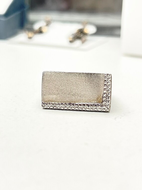 Large Rectangular 9ct Solid White Gold Diamond Ri… - image 4