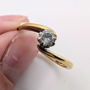 18ct Yellow Gold Diamond Twist Solitaire Ring - Size P sku1601