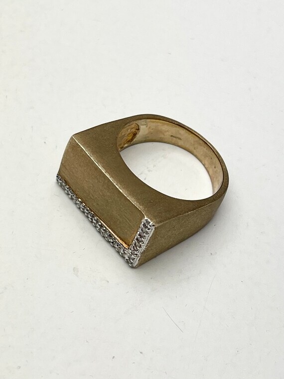 Large Rectangular 9ct Solid Gold Diamond Ring - image 4