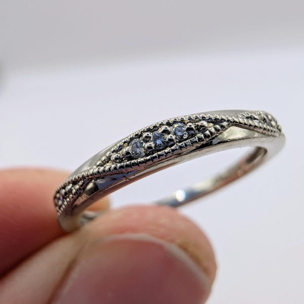 Anillo de boda o eternidad de platino con detalle de diamante retorcido (SKU1897)