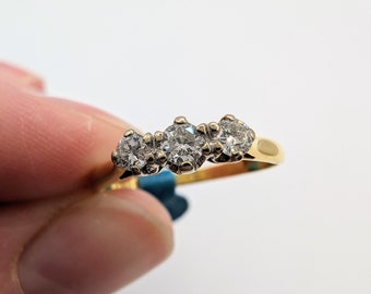 Vintage 18ct Gold Trilogy Diamond Ring sku1476