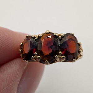 9ct Yellow Gold Vintage Garnet Trinity Ring Sku1923