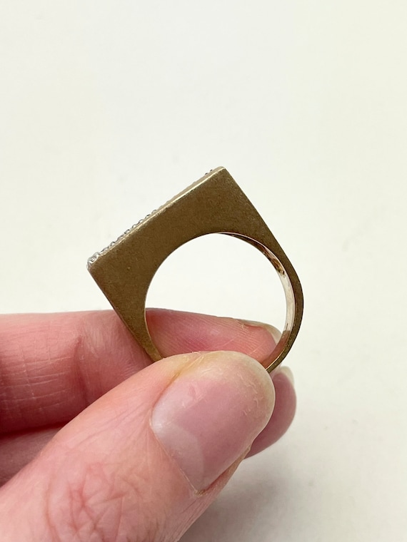 Large Rectangular 9ct Solid Gold Diamond Ring - image 10