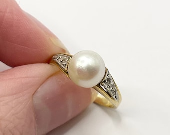 Vintage 18ct Gold Pearl Ring with Diamond Accents sku1249