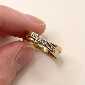 Vintage Diamant Halbe Eternity Twist Detail Ring Band aus 9 Karat Gelbgold Sku1448