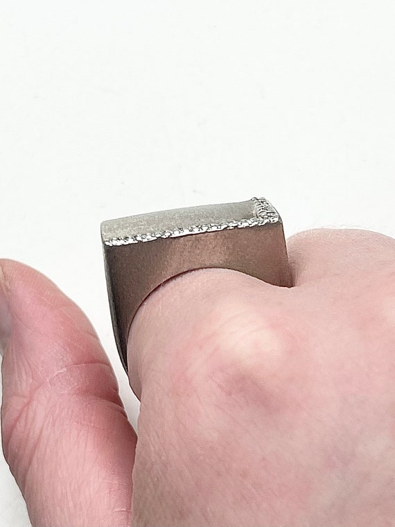 Large Rectangular 9ct Solid White Gold Diamond Ri… - image 10