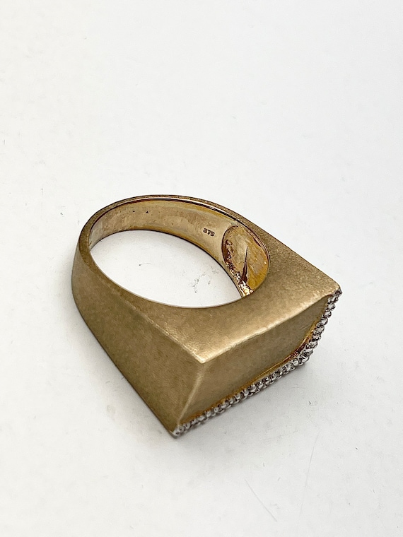 Large Rectangular 9ct Solid Gold Diamond Ring - image 7